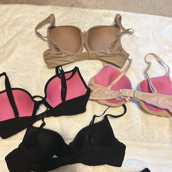 Bras - Picture 6 of 9